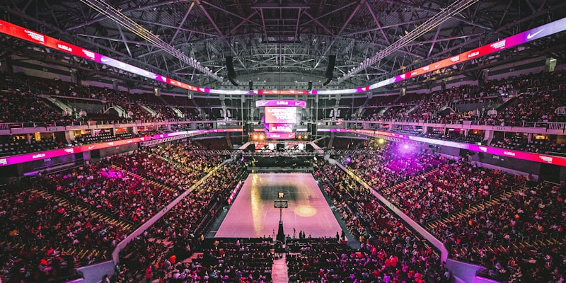 多屏展示不同足球联赛高清直播画面对比